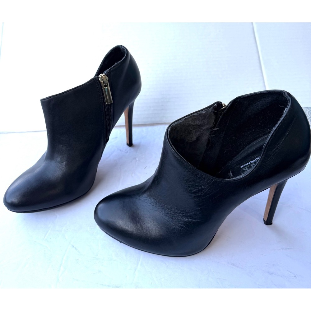 Saks Fifth Avenue BLACK Ankle Booties‎ Black Leather Side Zip Heels Sz 6.5M